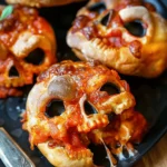 Easy Halloween food ideas : Pizza Skulls